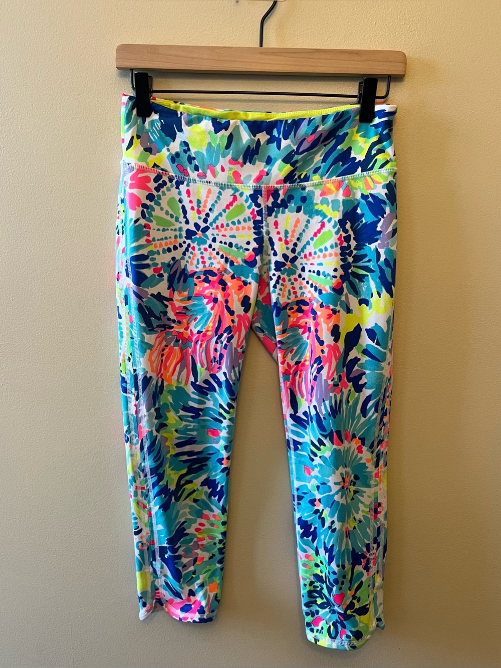 Lilly Pulitzer Luxletic Capri Leggings Women's Size Medium Colorful